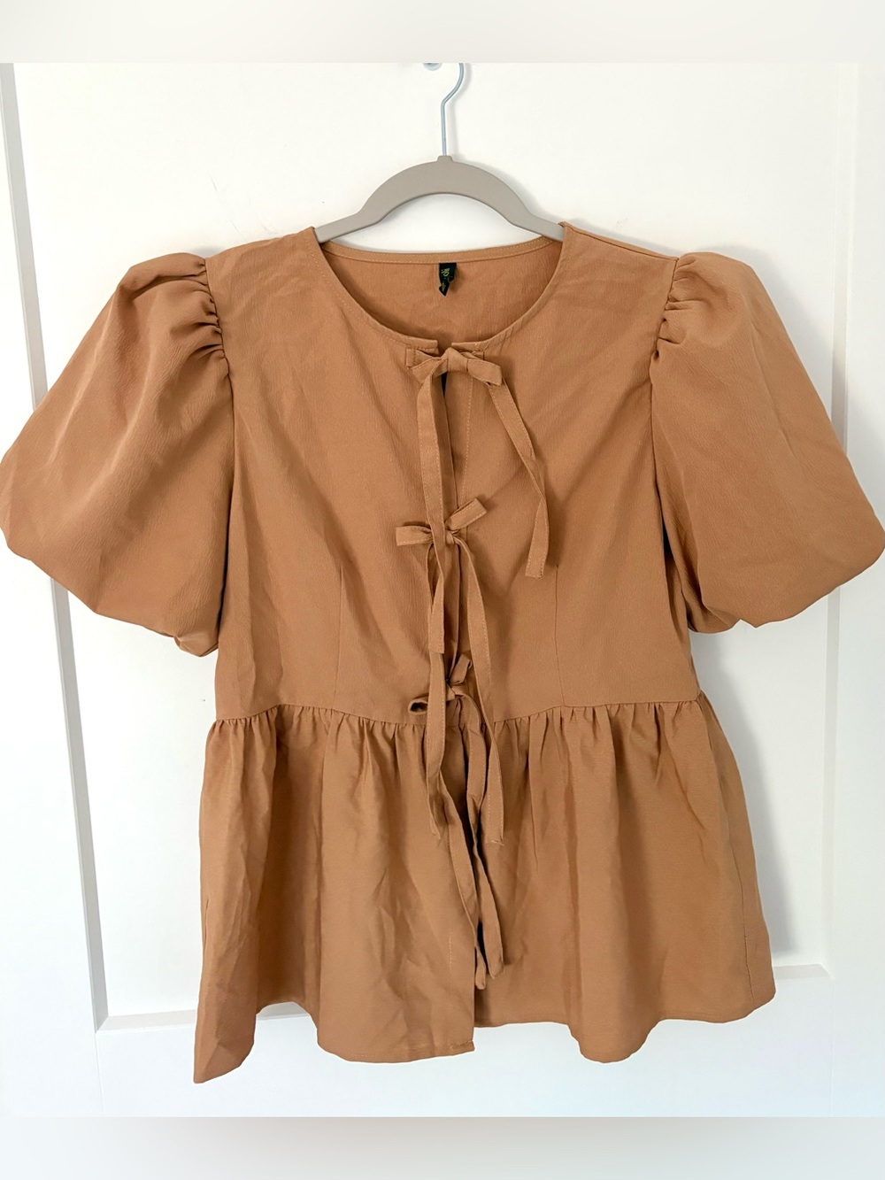 NWOT Mesoli Tie-Front Puff Sleeve Blouse - S